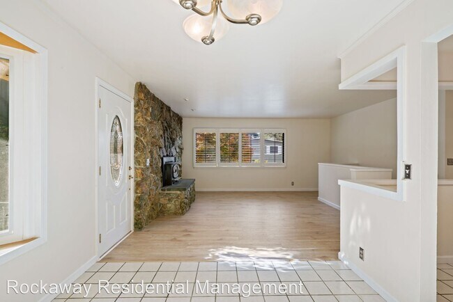 Building Photo - 4 br, 2 bath House - 1115 CRESPI DR.