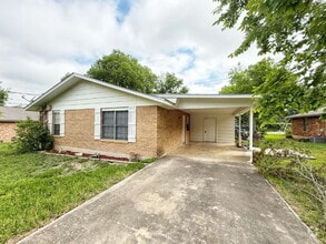 Building Photo - 331 Bobolink Dr