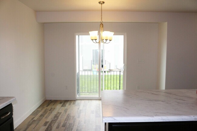 Building Photo - Amazing Townhome in Legacy Ranch!