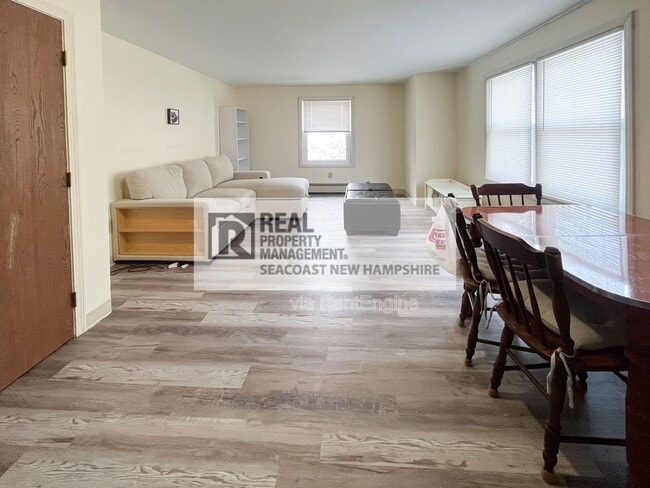 Foto del edificio - 17 Ellison Dr