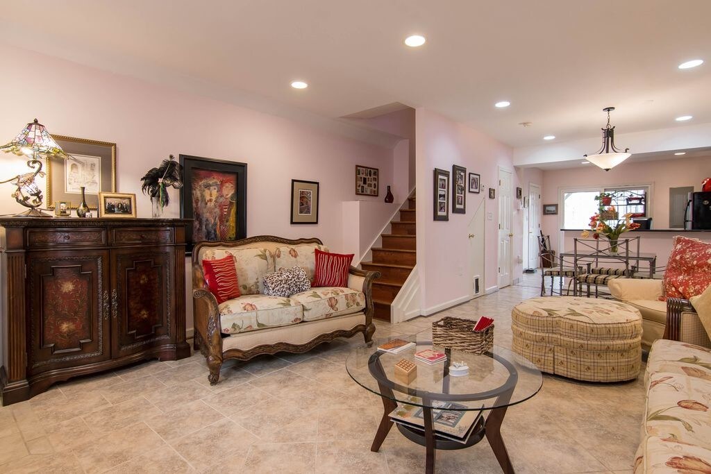 Foto principal - 709 N Carey St
