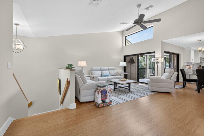 Building Photo - 16941 Waterbend Dr