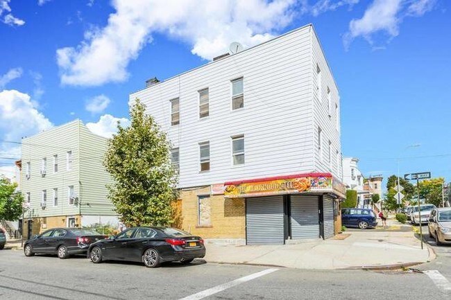 Foto del edificio - 725 Van Nest Ave