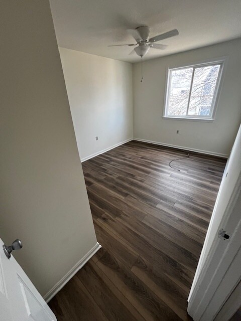 Foto del edificio - 8004 Community Dr