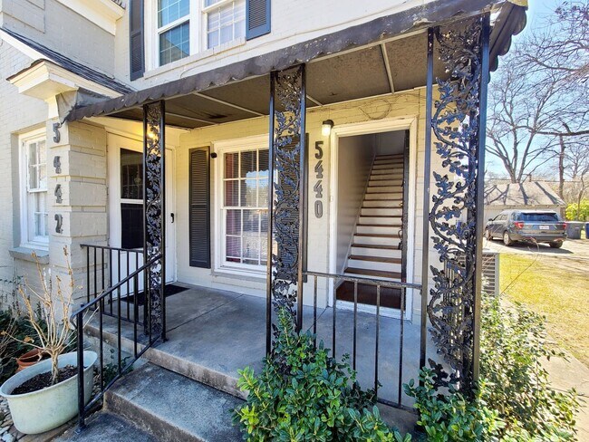 Building Photo - Spacious Lower Greenville Duplex - 3 Bedro...