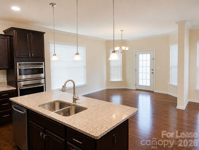 Foto del edificio - 10665 Sky Chase Ave NW