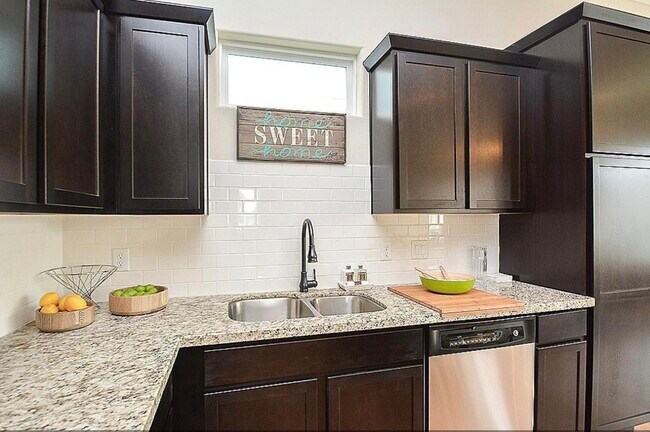 Foto del edificio - 1548 W 23rd St