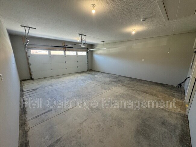 Foto del edificio - 961 Winter Ridge Dr