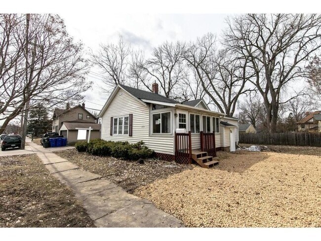 Foto del edificio - All Living Facilities on One Level. 3/1 Single Family Home.