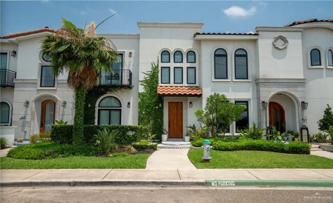 Foto del edificio - Stylish 2-Story Home in Gated Community with Pool!