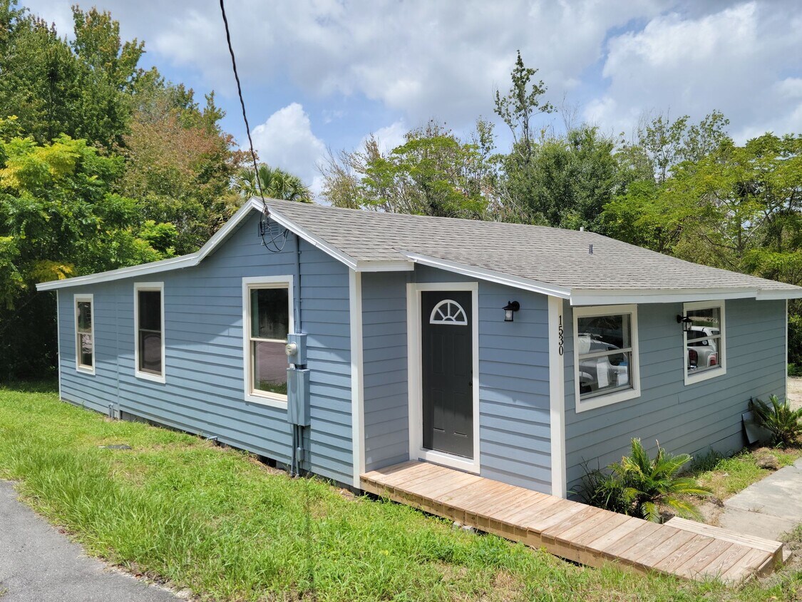 Primary Photo - 1530 Smith St