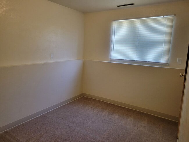 Foto del edificio - 4 Bed Home Available Now!