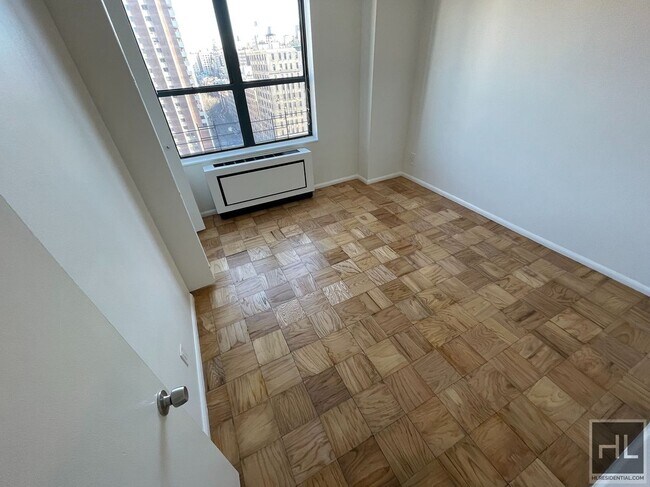 Foto del edificio - Beautiful 3 Bedroom 2.5 bath Apartment In ...