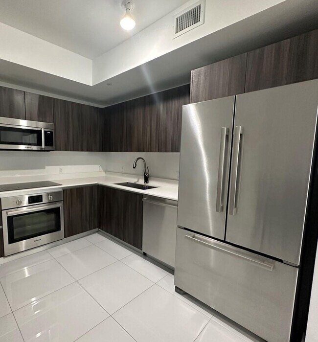 Foto del edificio - 488 NE 18th St