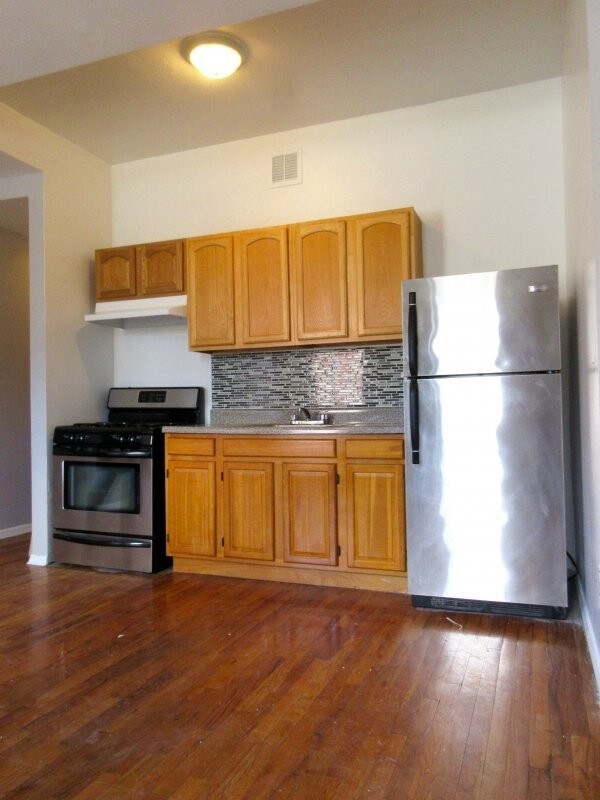 Primary Photo - 2247 7th Ave
