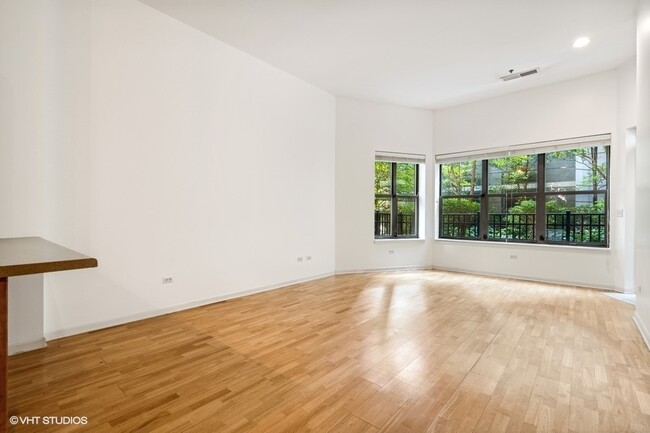 Foto del edificio - 1250 S Indiana Ave