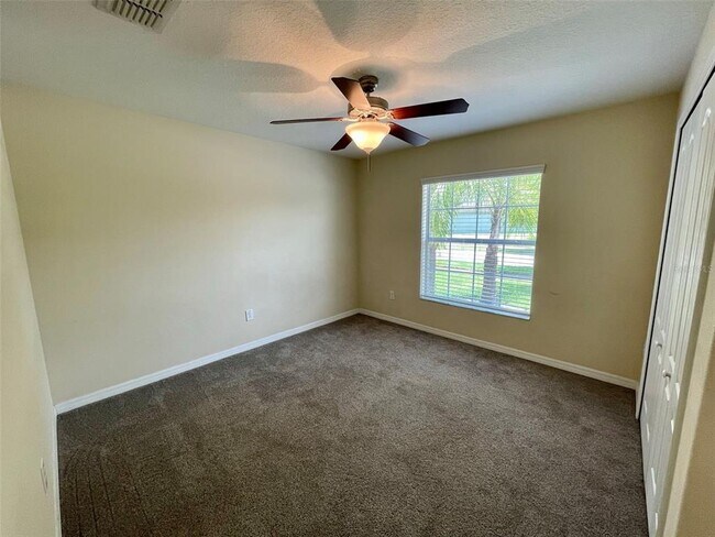 Foto del edificio - 13146 Royal Pines Ave