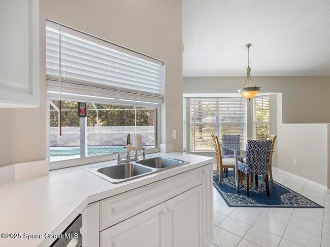 Building Photo - 1026 Blossom Dr