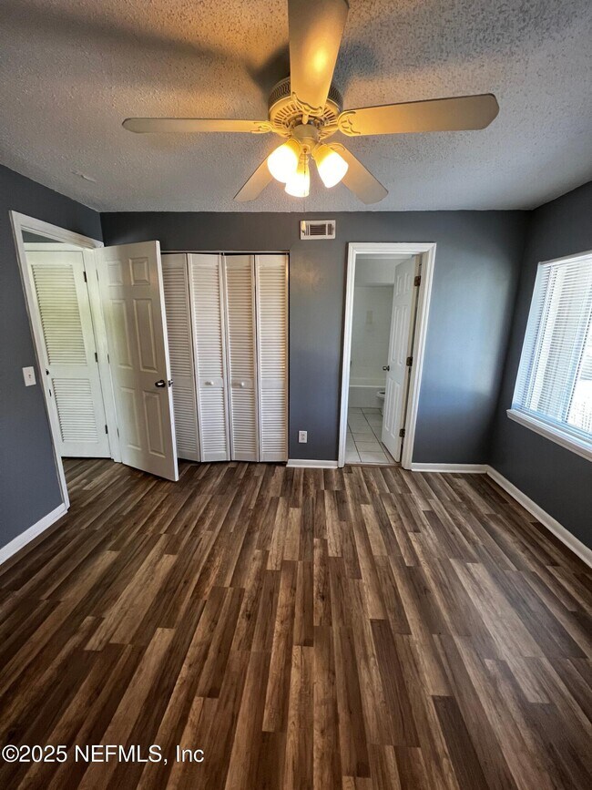 Foto del edificio - 4 8th Ave S