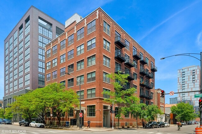 Photo - 106 N Aberdeen St (Chicago, IL) Apartment