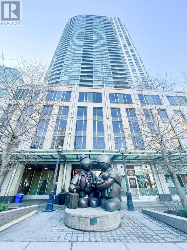 Photo du bâtiment - 18-818 Yonge St