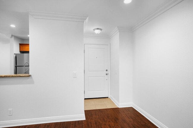 Building Photo - 355 N Maple St