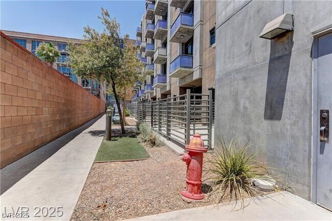 Foto del edificio - 353 E Bonneville Ave