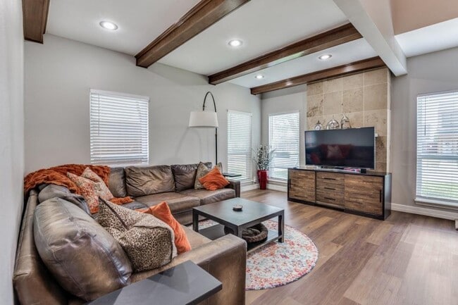 Building Photo - 552 Josephine St