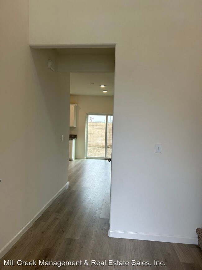 Building Photo - 5 br, 3 bath House - 2232 S. Crumal