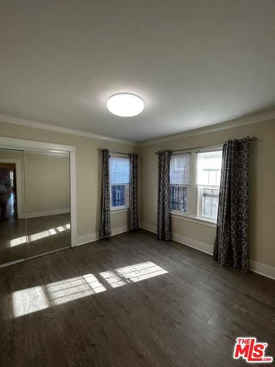 Building Photo - 1842 S Van Ness Ave
