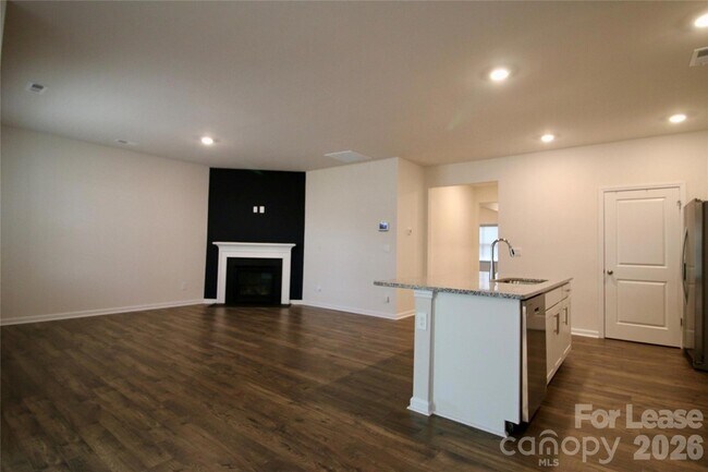 Building Photo - 1121 Secrest Cmns Dr