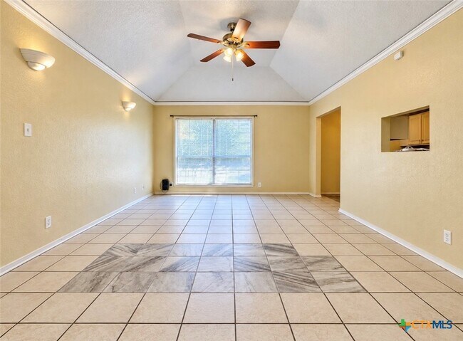 Building Photo - 2204 Lazy Ridge Dr