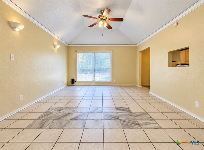 Foto del edificio - 2204 Lazy Ridge Dr