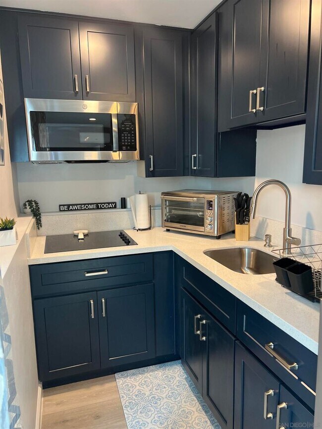 Foto del edificio - FURNISHED SAN CARLOS STUDIO-AVAILABLE NOW!!!