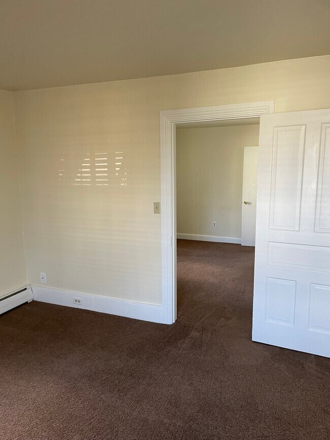 Building Photo - 107 E 2nd St