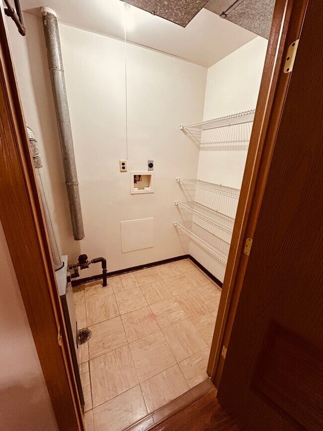 Foto del edificio - 408 E Maple St