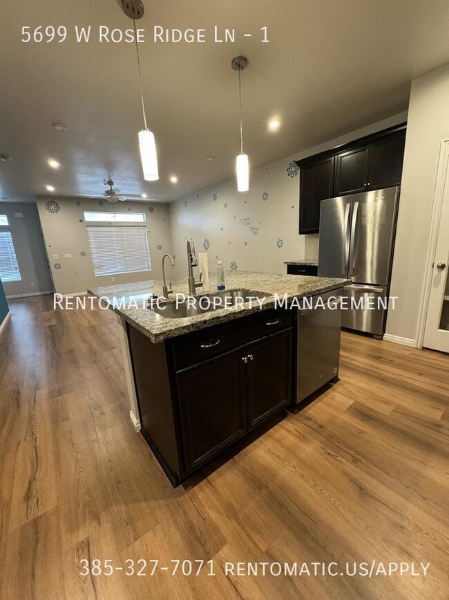 Building Photo - 5699 W Rose Ridge Ln