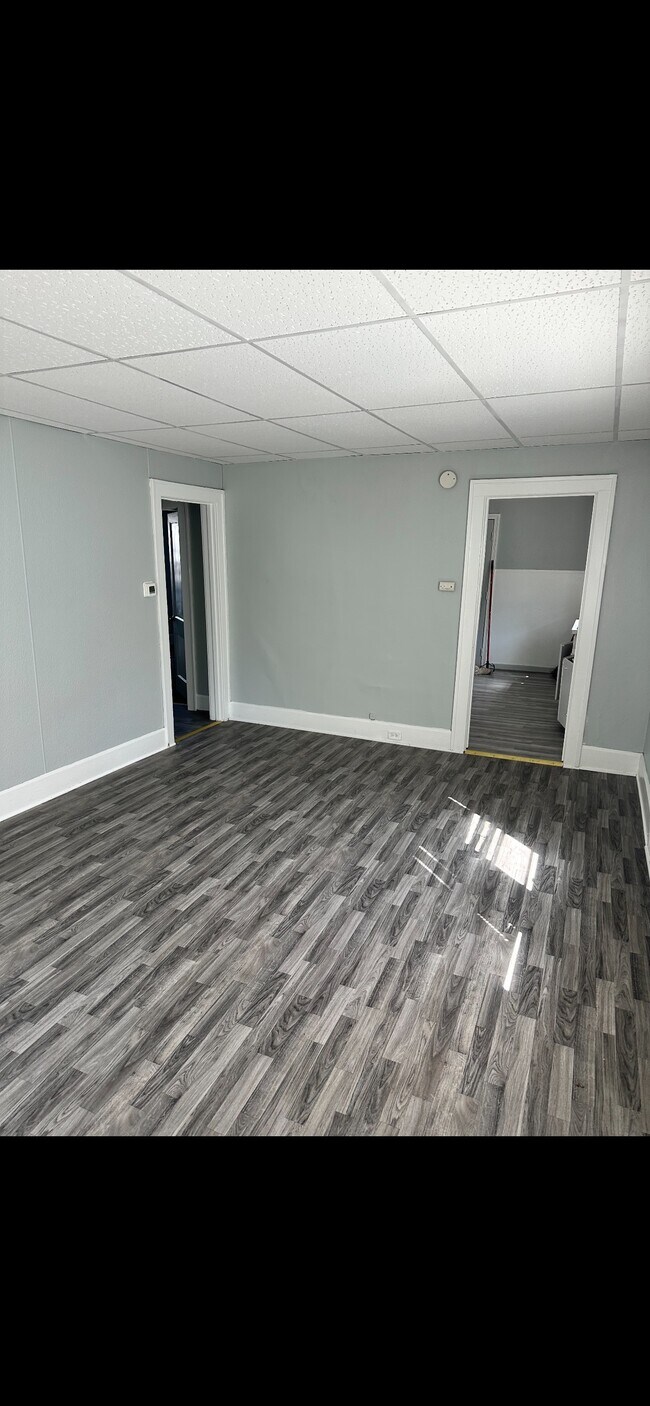 lower unit living room - 1229 Terrace Ave