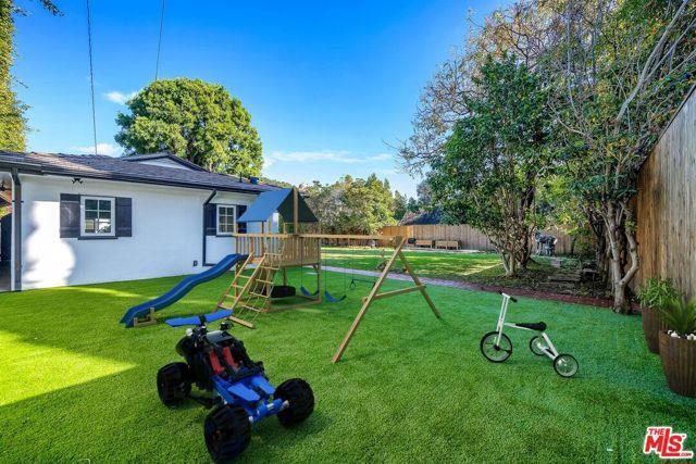 Building Photo - 629 N Rexford Dr