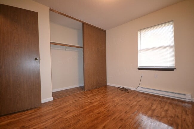 Building Photo - Longton Apartments