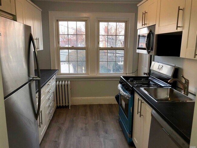 Building Photo - 154 Lyon Pl