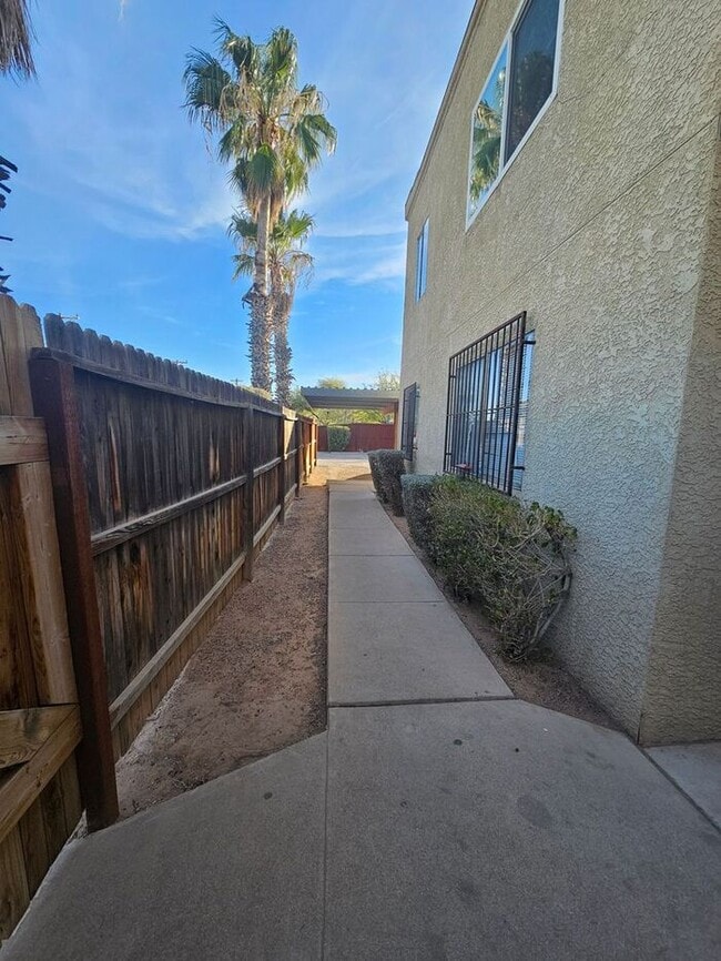 Building Photo - 2767 N Edith Blvd