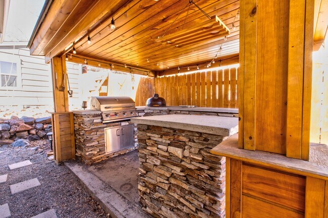 Foto del edificio - Stunning Remodeled Downtown Craftsman 3BD ...