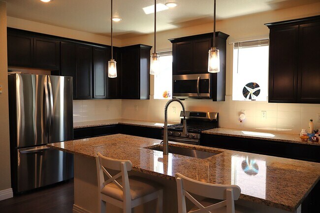 Foto del edificio - Elegant 3BR Townhome | Short-Term Lease
