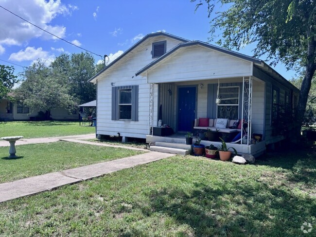 Single story family home - 708 W Stamper St