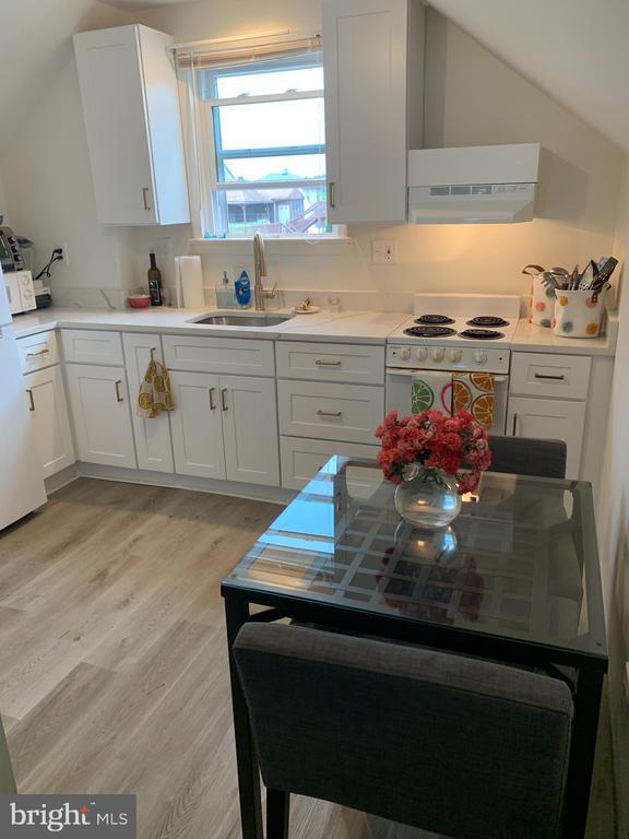 Foto principal - 2808 Washington Blvd