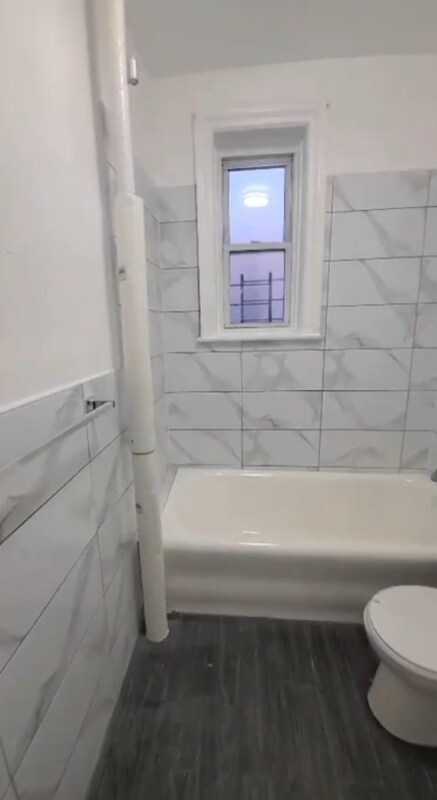 Foto del edificio - 546 E 93rd St