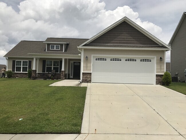 Building Photo - 3br/ 2ba in Hardee Farm w/ 2 car garage