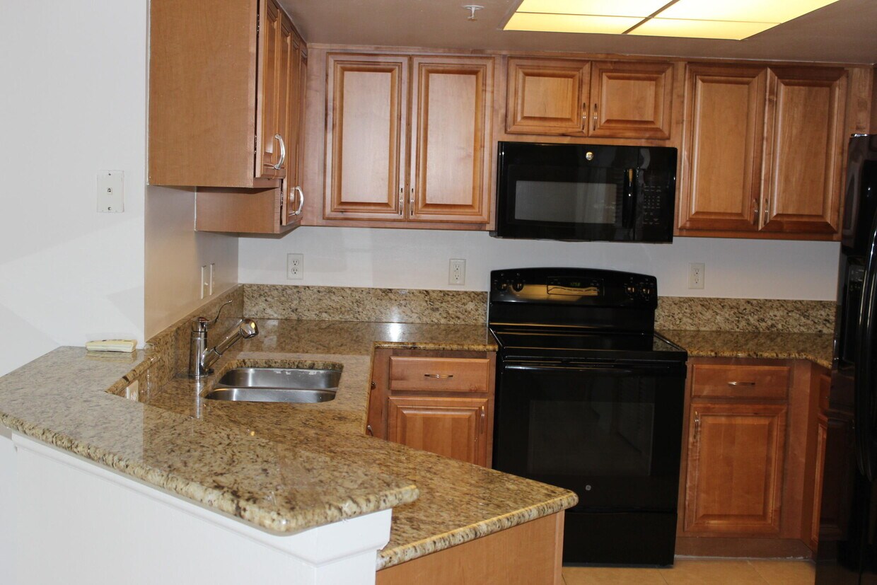 Foto principal - 1700 Crestwood Ct S