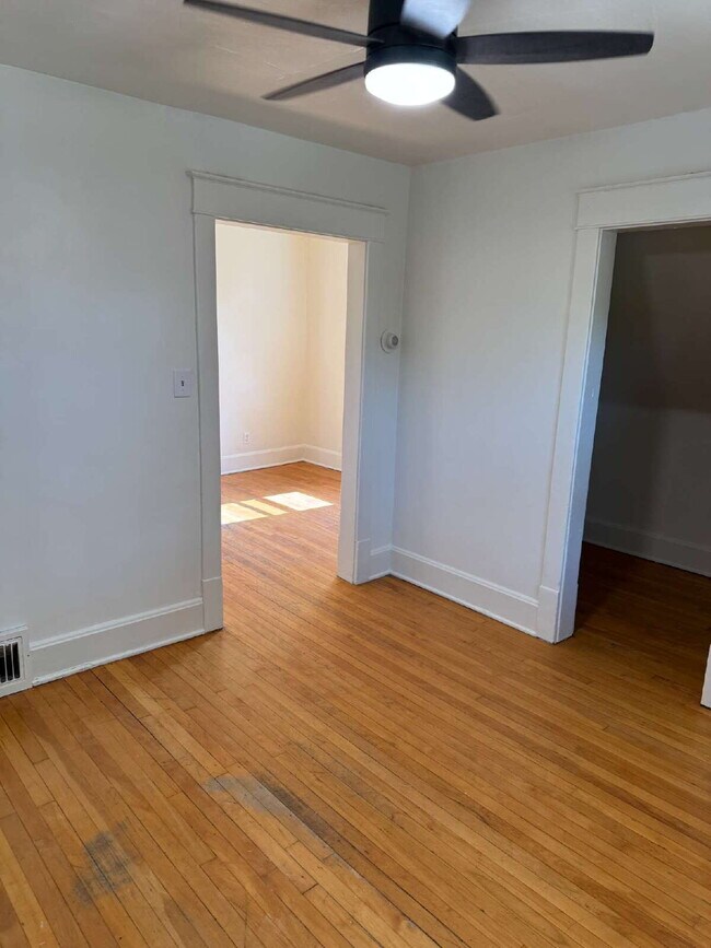 Foto del edificio - 3-Bedroom Upper Duplex on W Washington – P...